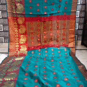 A Beautiful Banarasi Saree And Light Weight