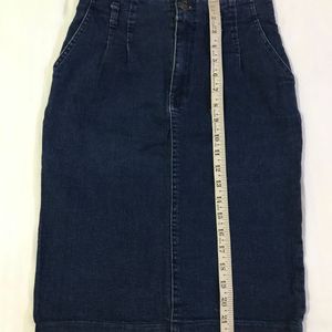 Stretchy Denim Highwaisted Skirt W-28/30