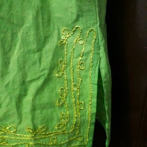 V neck Embroidered Green Tunic💚🌱🍀🌿