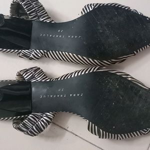 Authentic ZARA Black and white Striped Pointed