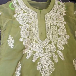 LUCKNOWI CHIKANKARI KURTA With Inner