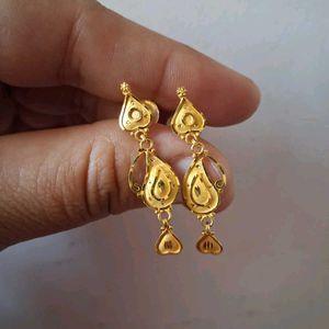 Beautiful New Earrings Gold