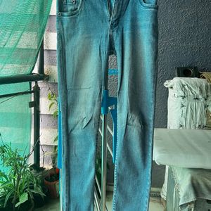 Light washed blue denim midrise