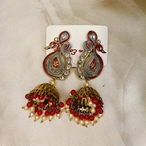 new daynamic red colour earrings