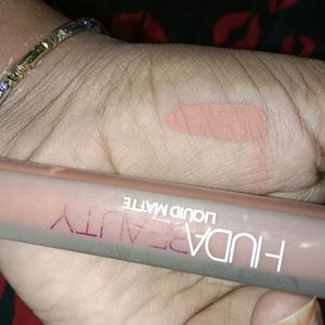 Huda Beauty Liquid Matte Lipstick