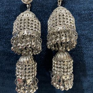 Combo Of 2 Jhumkas Gold And Silver.