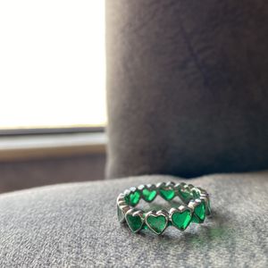 Emerald Green Hearts finger ring.