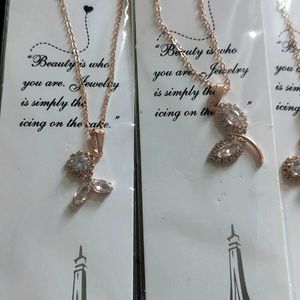 Beautiful pendant set of 4