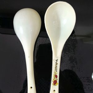 Set of 2 Floral Design Plastic Serving Spoons