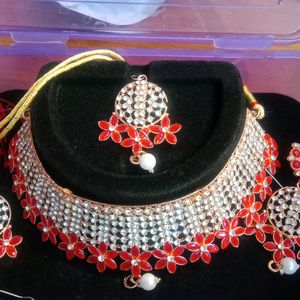 Necklace With Earrings And Mangtika