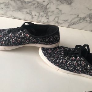 Max Canvas Floral Shoes,