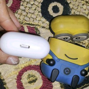 Original Apple Airpods 2nd gen with minions Case