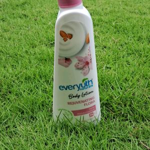 Everyuth Naturals Body Lotion