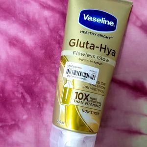 Vaseline Gluta Hya (flawless Glow)