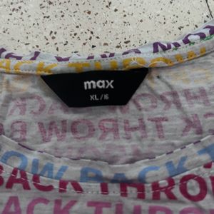 Max crop tshirt.