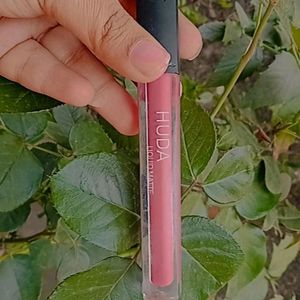 HUDA BEAUTY Matte Lipstick (Baby Pink💕)