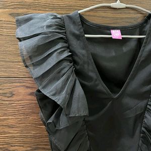 Black Ruffle Seelves Top