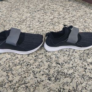 Reebok Men Black & Grey Slip On Woven Walking Shoe