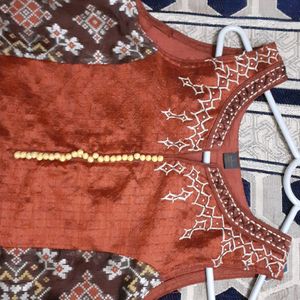 Sleeveless Maroon Kurta