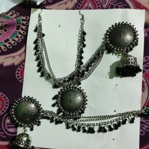 Mangtika And Earring Set