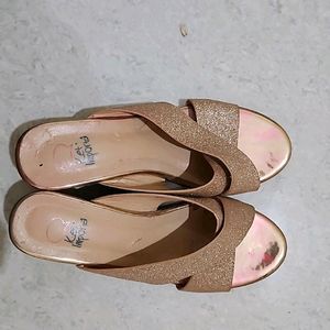 Mochi Women's Thong Strap Casual Sandals