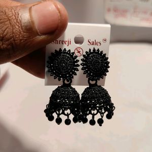 Earring Selling