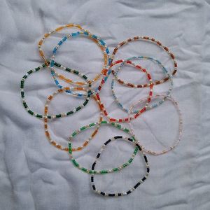 51. 10 Strechable Bracelets