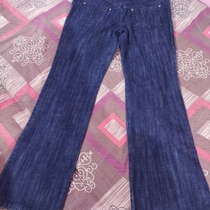 A curv Desighn Jeans