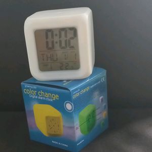 COLOR CHANGE DIGITAL ALARM CLOCK