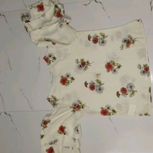 flower printed creamy blouson top