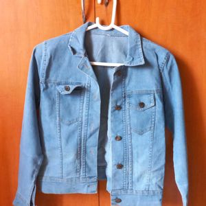 DENIM BLUE SHORT JACKET WITH 2 FRONT POCKETS