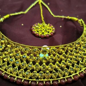 NECKLACE WITH MAANG TIKA