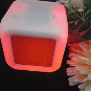 COLOR CHANGE DIGITAL ALARM CLOCK