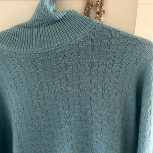 Knitted TurtleNeck Sweatshirt