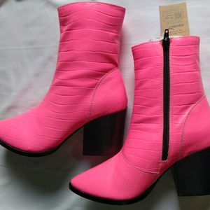 Grab it fast.. Pretty Boots.......