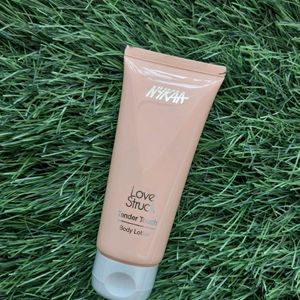 Nykaa Love Struck  Body Lotion