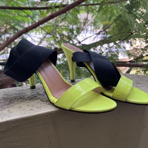 Stalk Pointed Heels With Straps Size 40