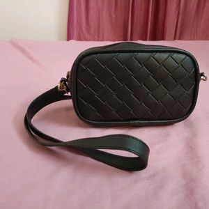 SLING BAG