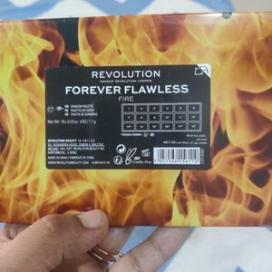 Makeup Revolution Eyeshadow Pallet Fire