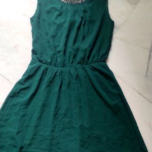 💥PRICE DROPPED 👩‍🏭👩‍🏭Bottle Green Color  Dres