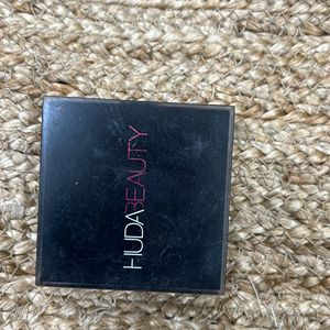 Huda Beauty Bronzer Cream