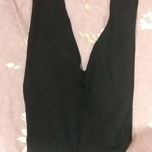 A Vibrant Black Jeggings ( Jeans)