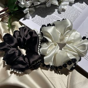 Black & White Lace Scrunchies 😍