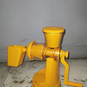 Plastic Yellow Regular Hand Juicer (Yellow)