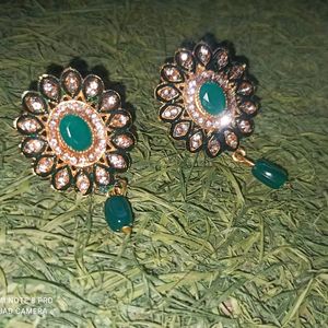 Beautiful Green Earrings Or Studs