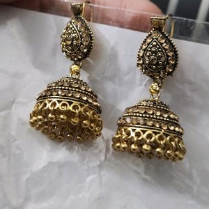 Metallic stone earrings