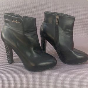 🔥Price Drop- Black Boots With Metallic Heels