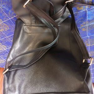 Black Sytlish&Solid Women Backpack