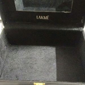 Lakme Jewellery Box With Mirra.