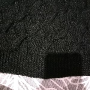 HAND KNITTED BLACK SWEATER